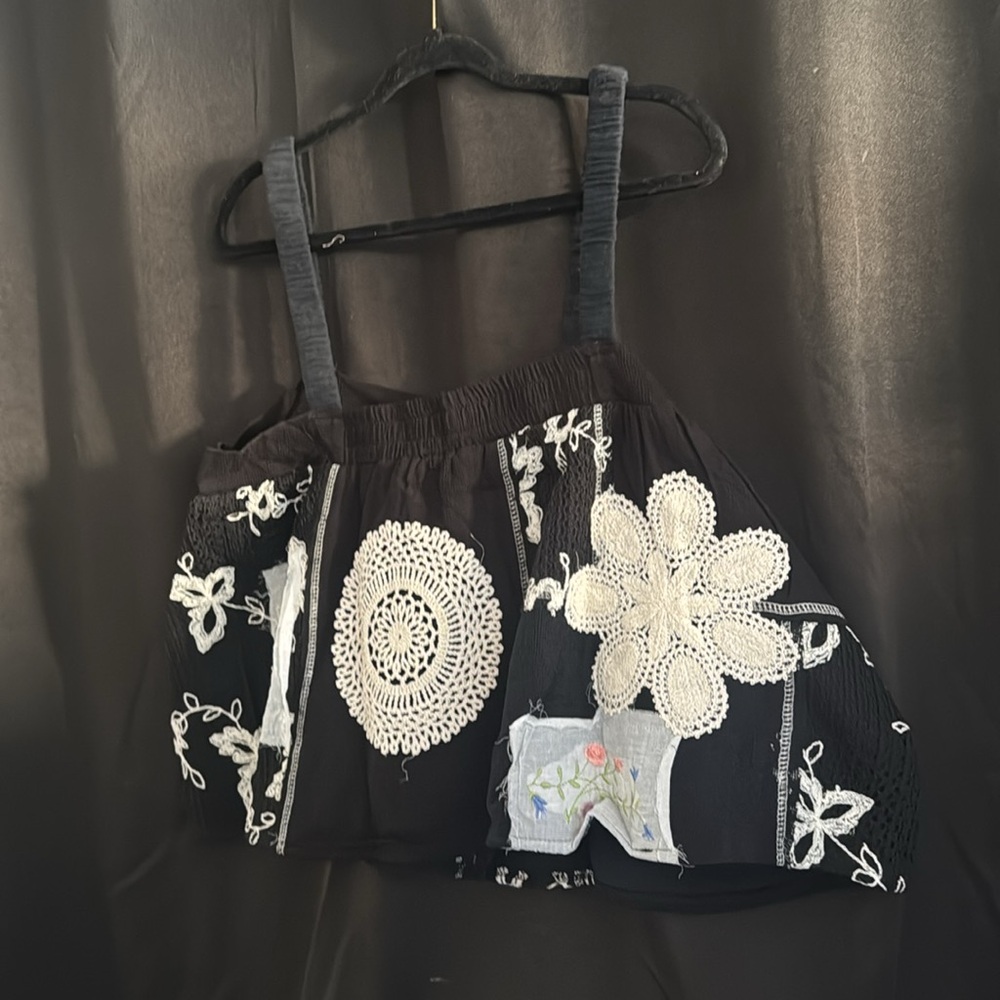 POL Crop Tank Top Black and White crochet lace & appliqué various sizes New - Picture 8 of 8